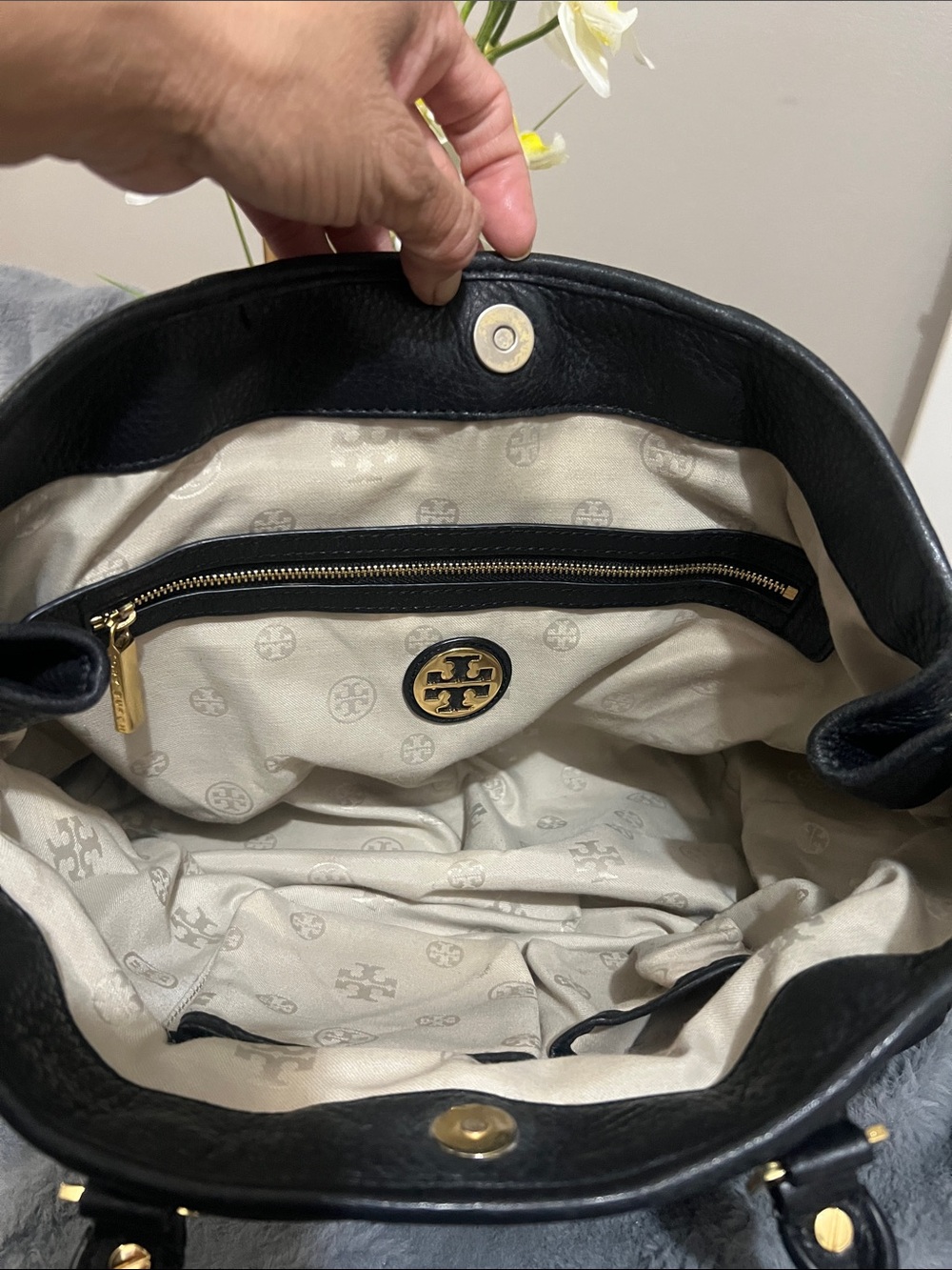 Tory Burch Amanda Black Pebbled Leather Tote retail $495 EUC - Picture 8 of 11
